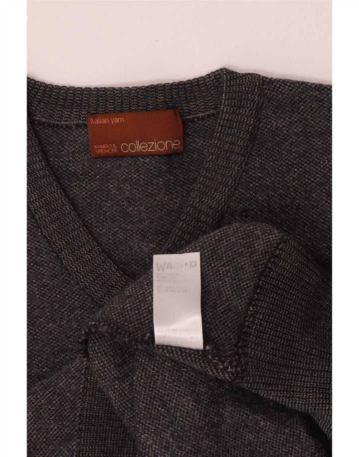 Maglione da uomo con scollo a V Marks & Spencer in acrilico grigio medio