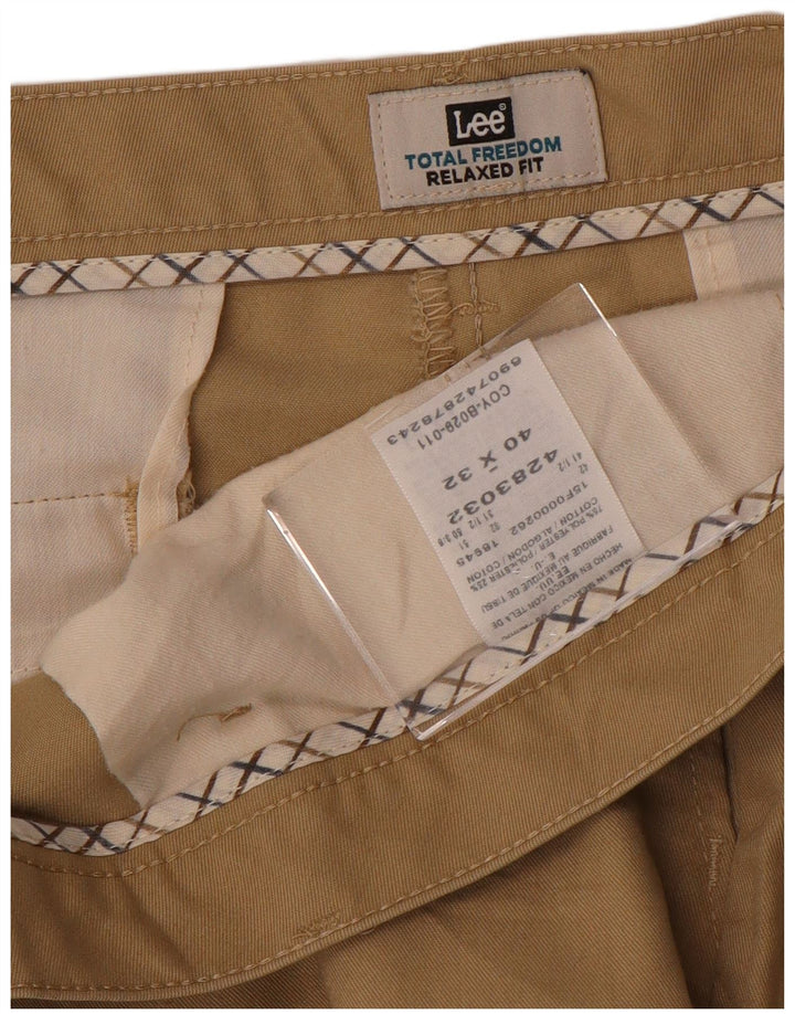 Pantaloni chino da uomo LEE Total Freedom vestibilità comoda W40 L32 poliestere beige