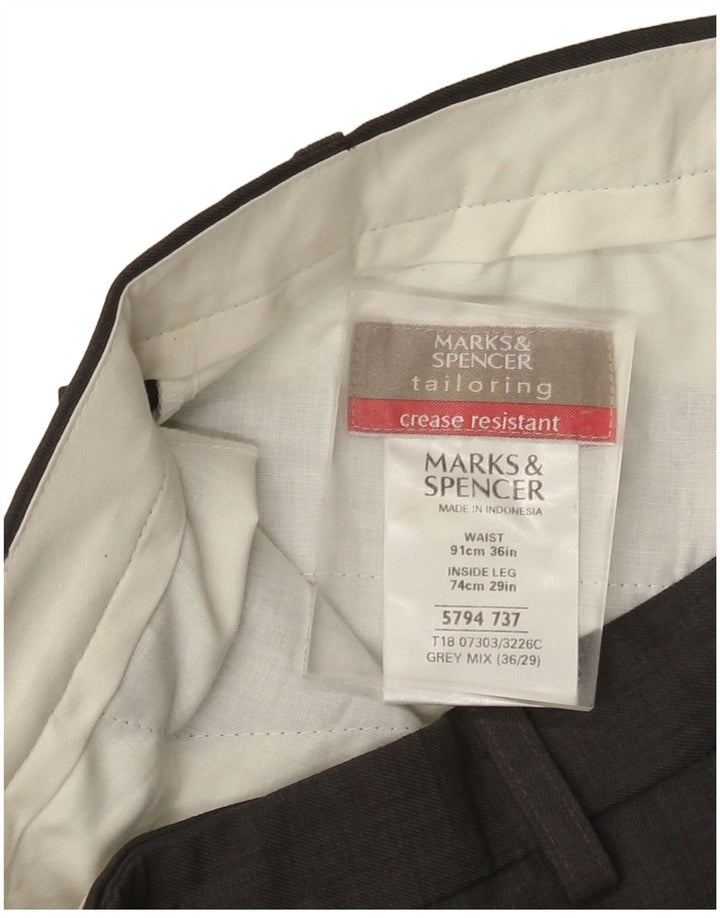 Pantaloni da abito con pegging da uomo Marks & Spencer W36 L29 poliestere grigio