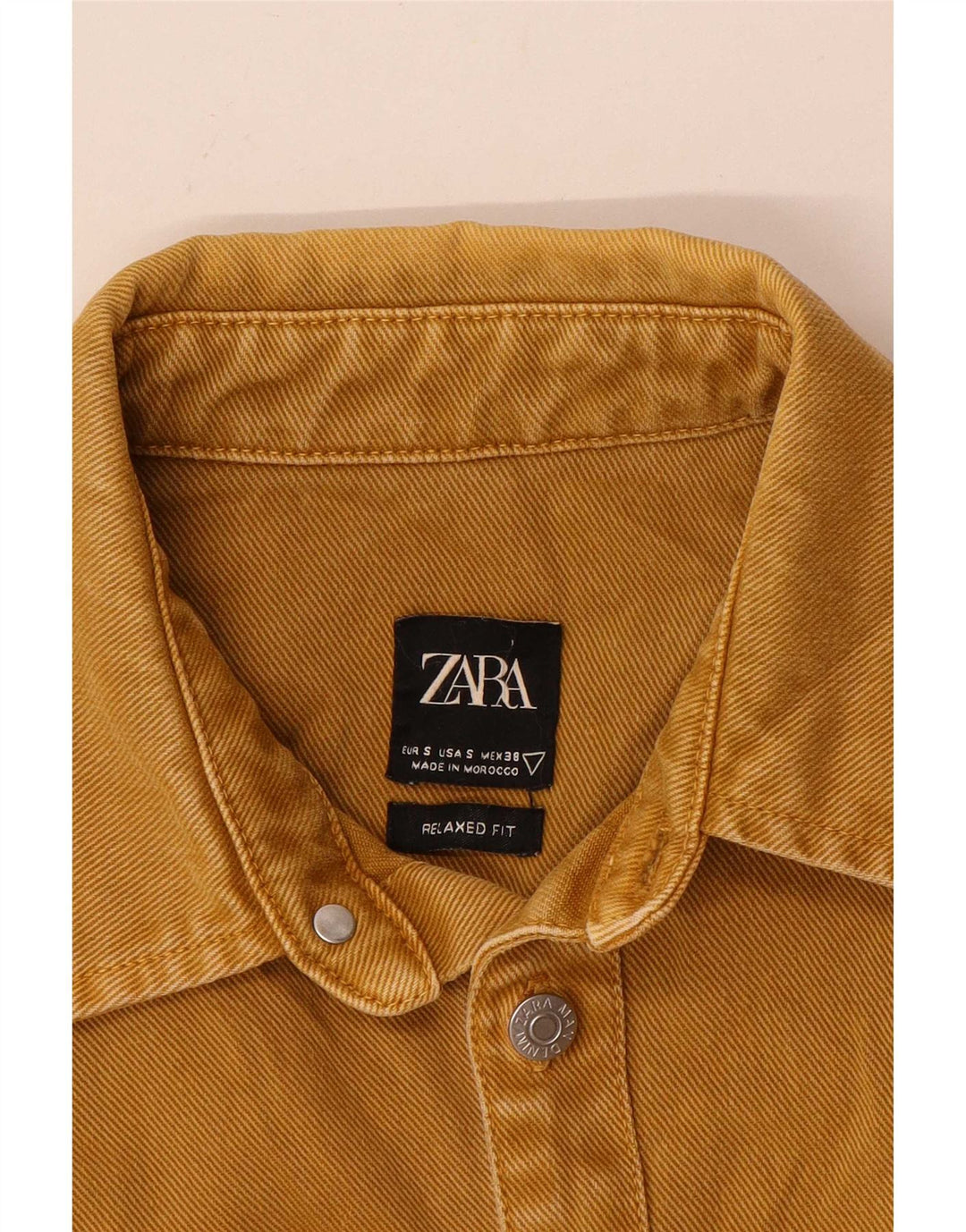 Camicia in denim dalla vestibilità rilassata da uomo Zara piccola gialla