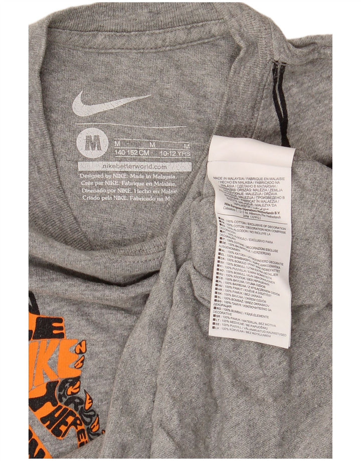 T-shirt grafica da ragazzo Nike Top 10-11 anni in cotone grigio medio