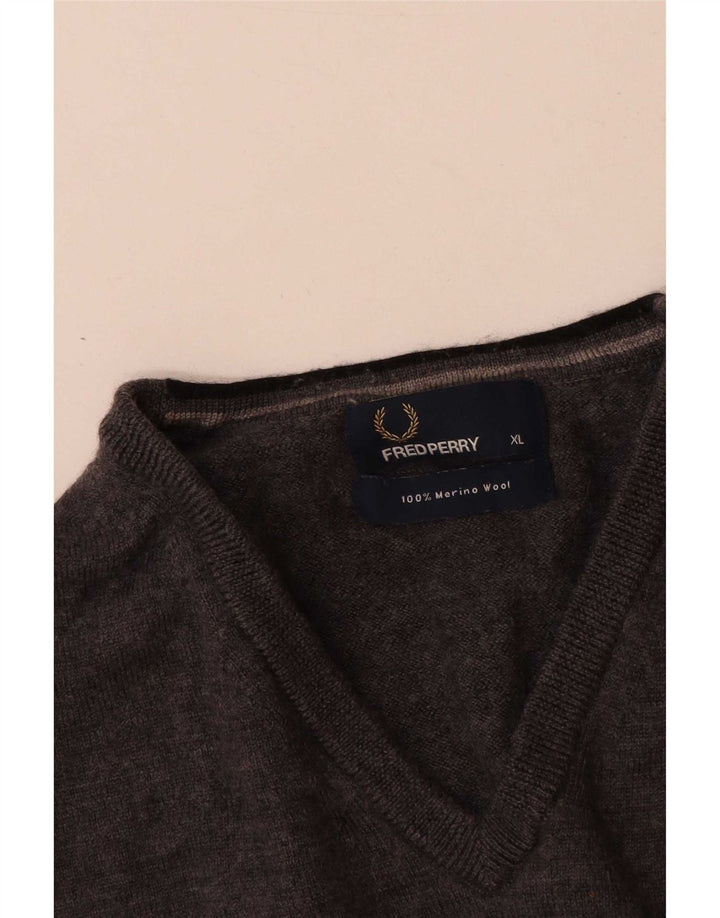Maglione da uomo con scollo a V Fred Perry XL in lana merino grigia