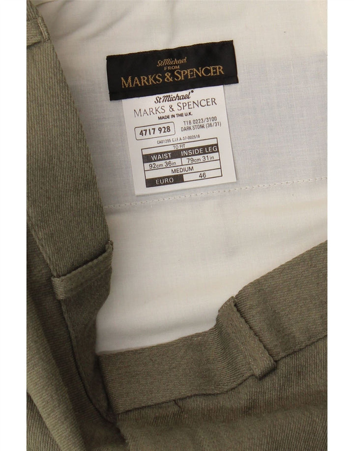 Pantaloni chino dritti da uomo Marks & Spencer W36 L31 poliestere grigio
