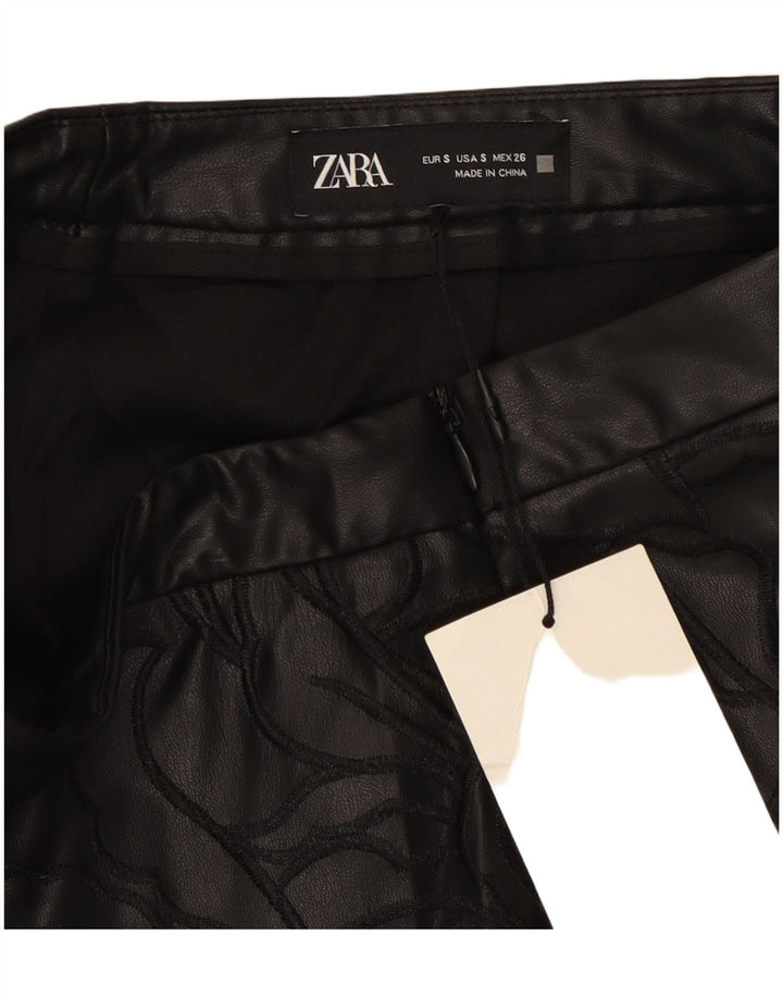 Gonna in pelle Zara da donna piccola W26 nera floreale