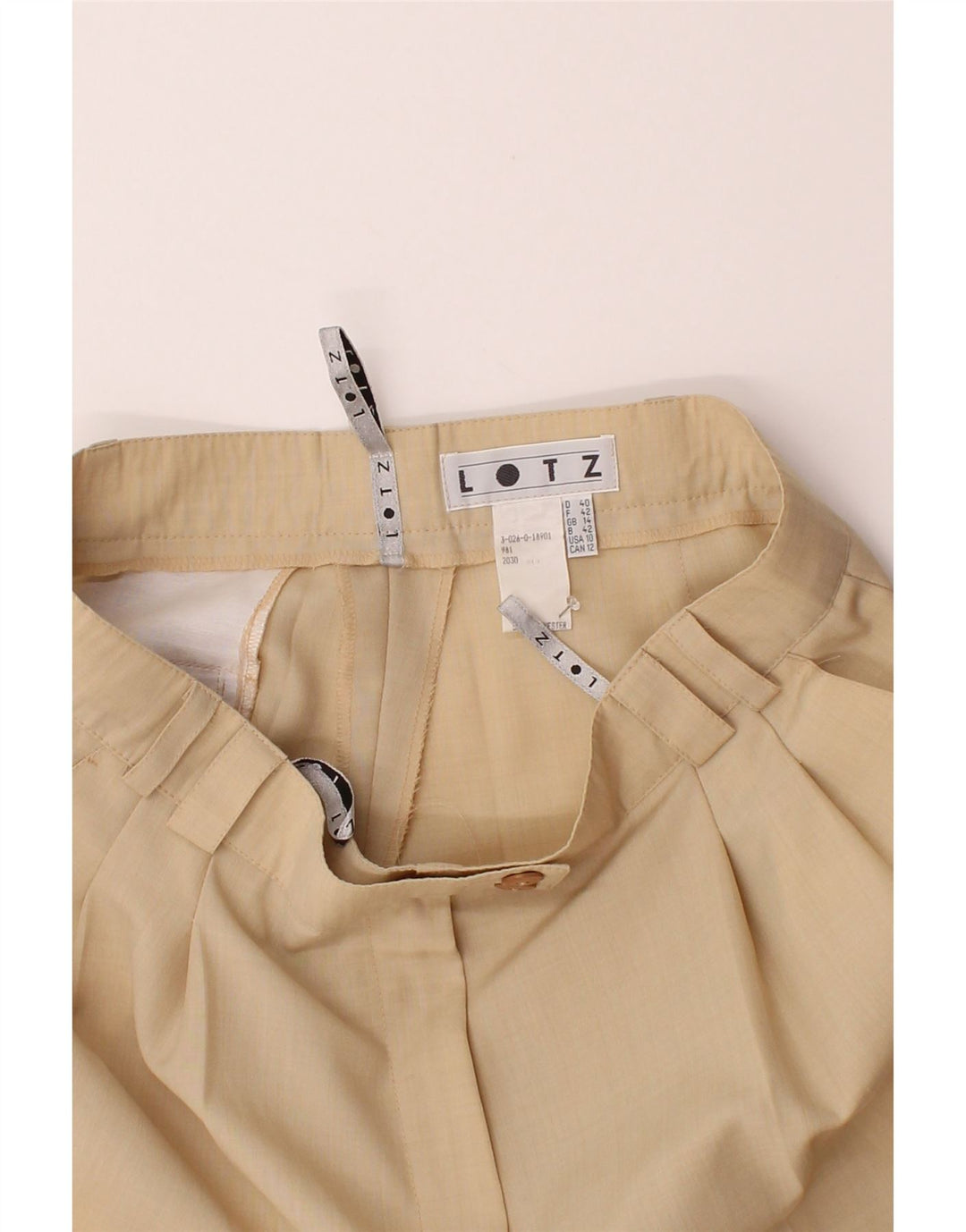 LOTZ Womens Pegged Chino Shorts UK 14 Medium W30  Beige Polyester Vintage Lotz and Second-Hand Lotz from Messina Hembry 