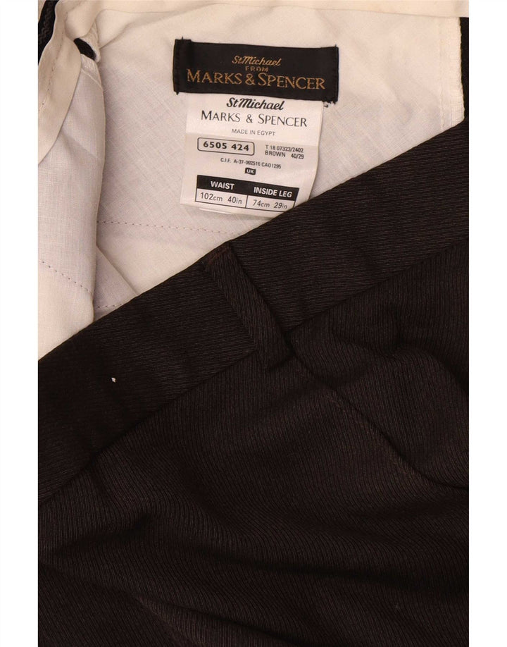 Pantaloni da abito dritti da uomo Marks & Spencer W40 L29 poliestere marrone
