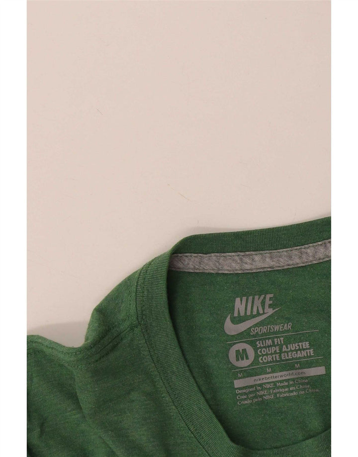 T-shirt grafica Nike da uomo slim fit verde medio