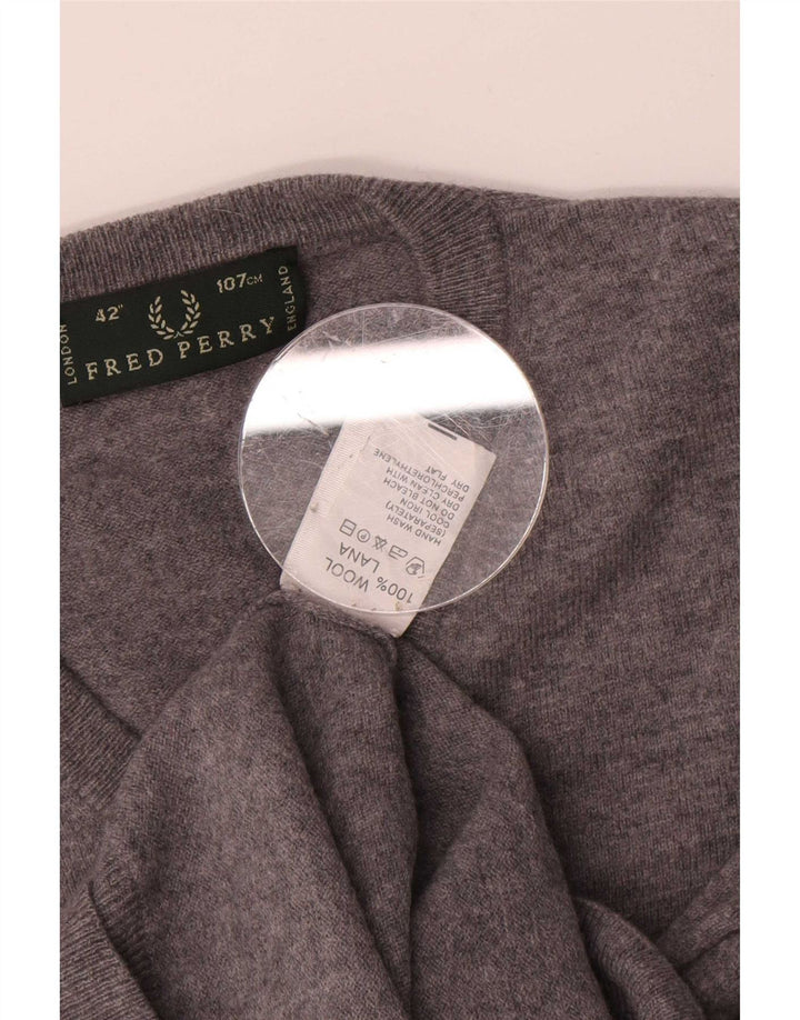Maglione da uomo con scollo a V Fred Perry in lana grigio medio