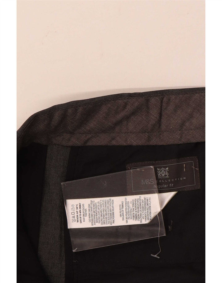 Pantaloni da abito vestibilità regolare Marks & Spencer da uomo W42 L29 poliestere grigio