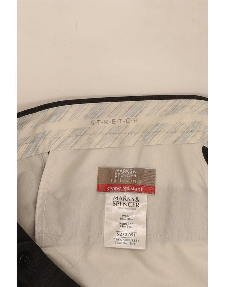 Pantaloni da abito con pegging elasticizzati da uomo Marks & Spencer W36 L31 poliestere grigio