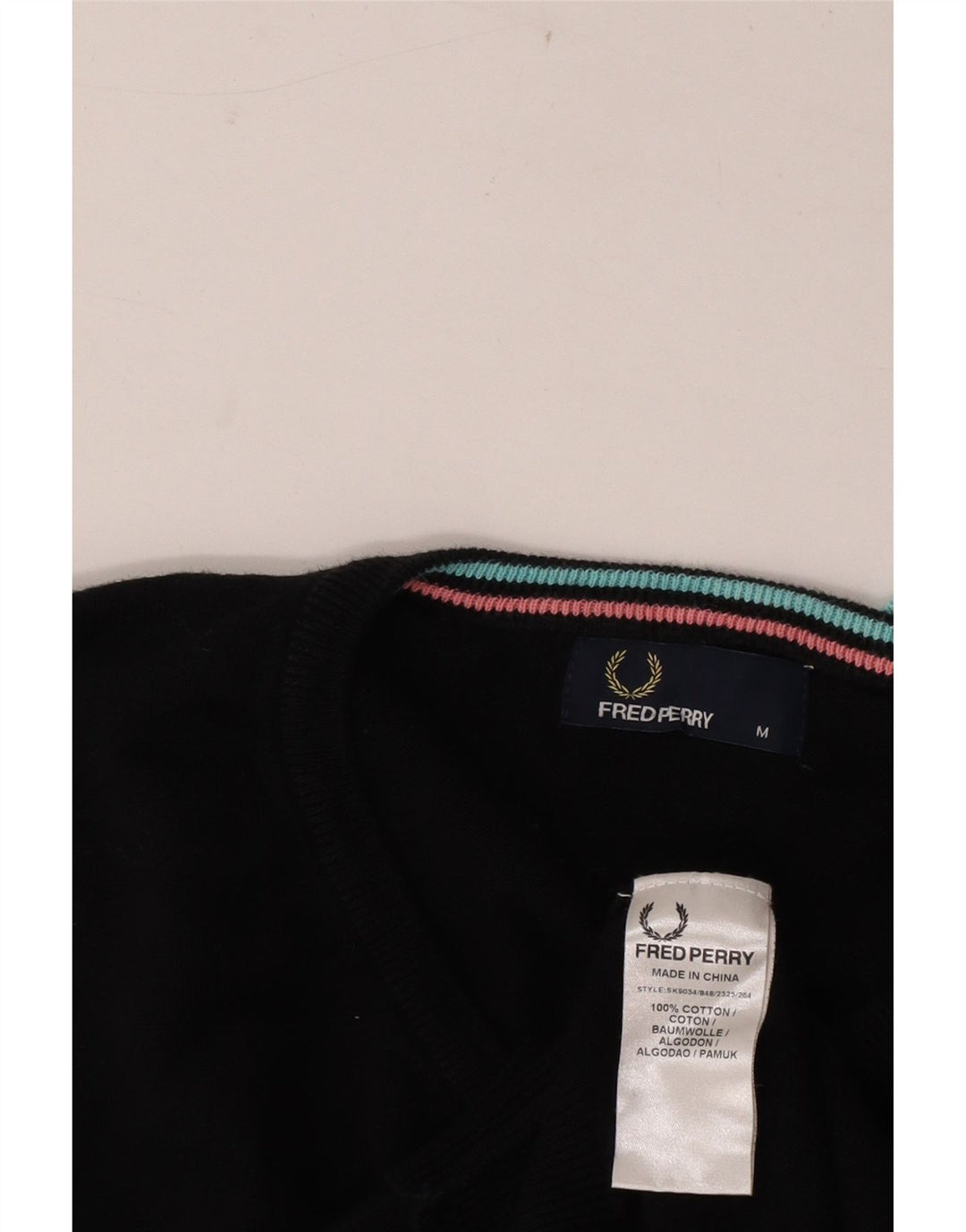 Maglione da uomo con scollo a V Fred Perry in cotone nero medio