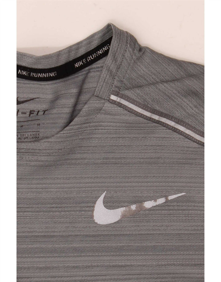 T-shirt Nike da uomo Dri Fit in poliestere a righe grigio medio