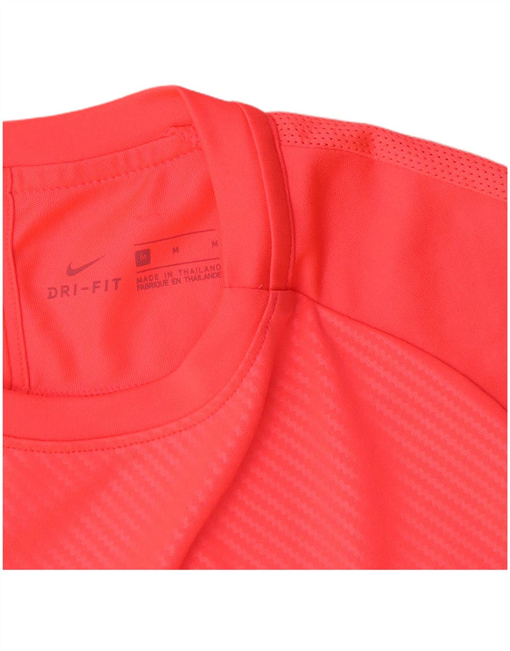T-shirt grafica da uomo Nike Dri Fit, top in poliestere gessato rosa medio