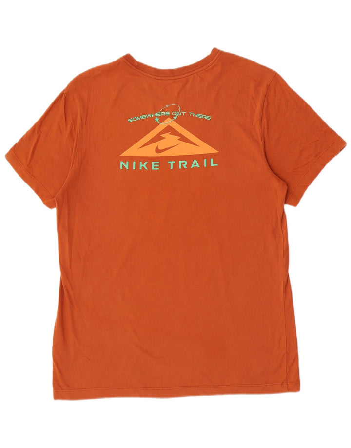 T-shirt grafica Nike Dri Fit da uomo in cotone marrone medio
