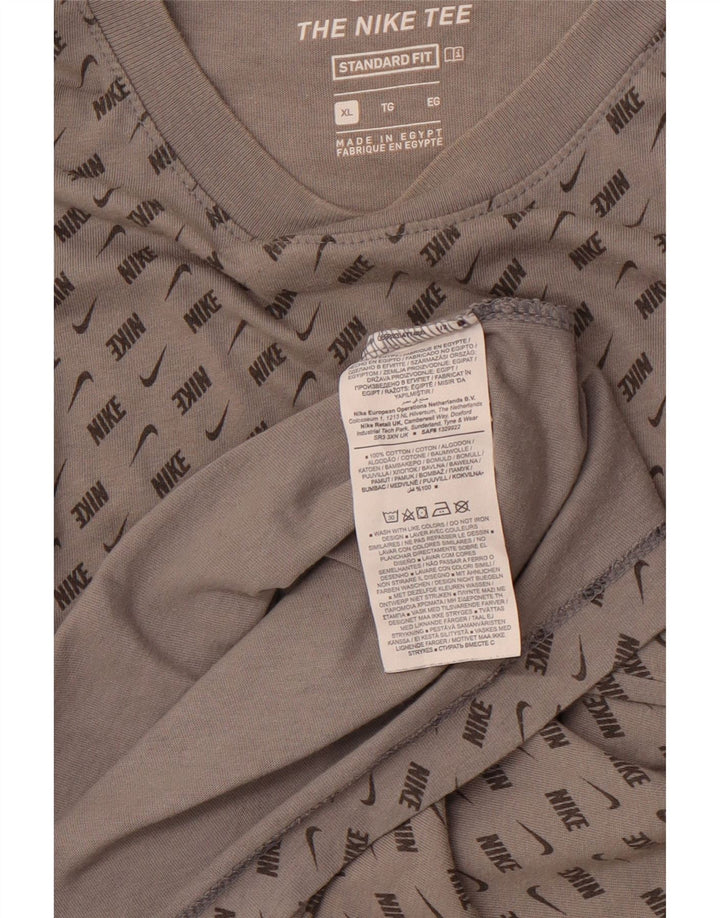 NIKE T-shirt grafica da uomo con vestibilità standard, XL, in cotone color block grigio