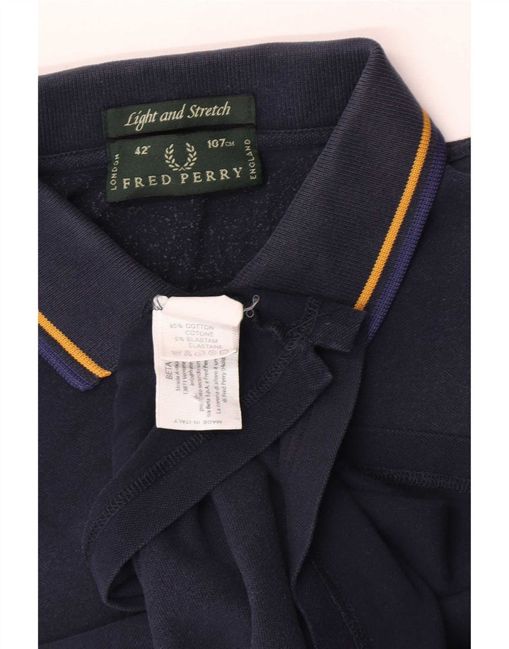 Polo Fred Perry da uomo leggera ed elasticizzata in cotone blu navy medio