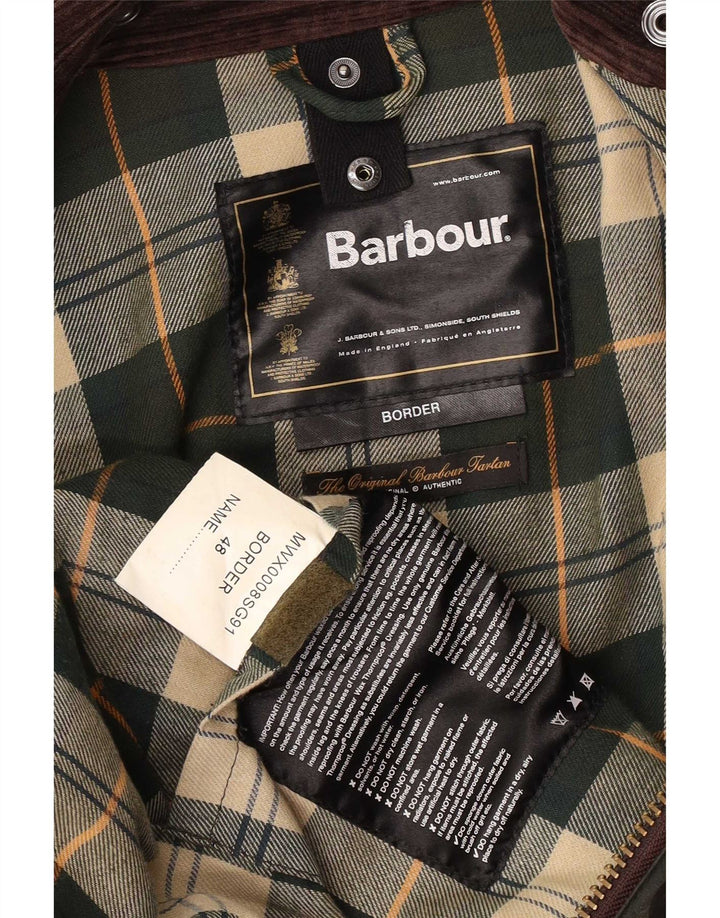 Giacca da uomo in cotone cerato vestibilità ampia con bordo Barbour EU 48 Cotone verde medio