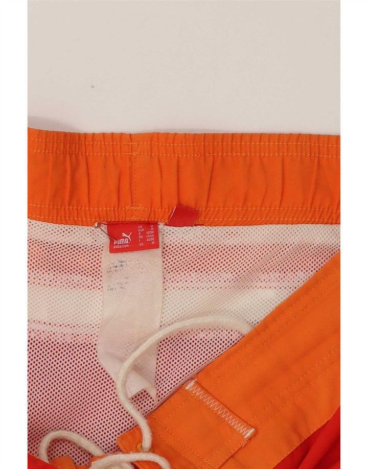 Pantaloncini da bagno grafici da uomo Puma a blocchi di colore rosso medio