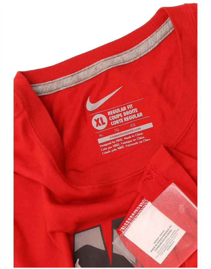 T-shirt grafica Nike da uomo con vestibilità regolare, XL, in cotone rosso