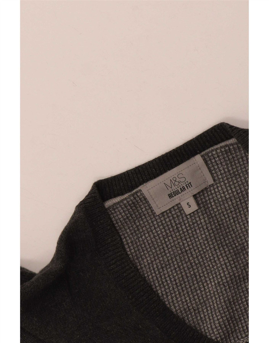 Maglione da uomo Marks & Spencer vestibilità regolare con scollo a V piccolo grigio