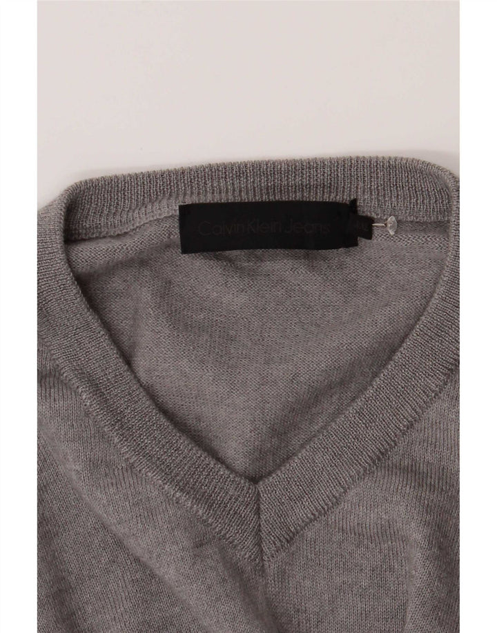 Maglione maglione con scollo a V da uomo Calvin Klein Jeans 2XL Grigio