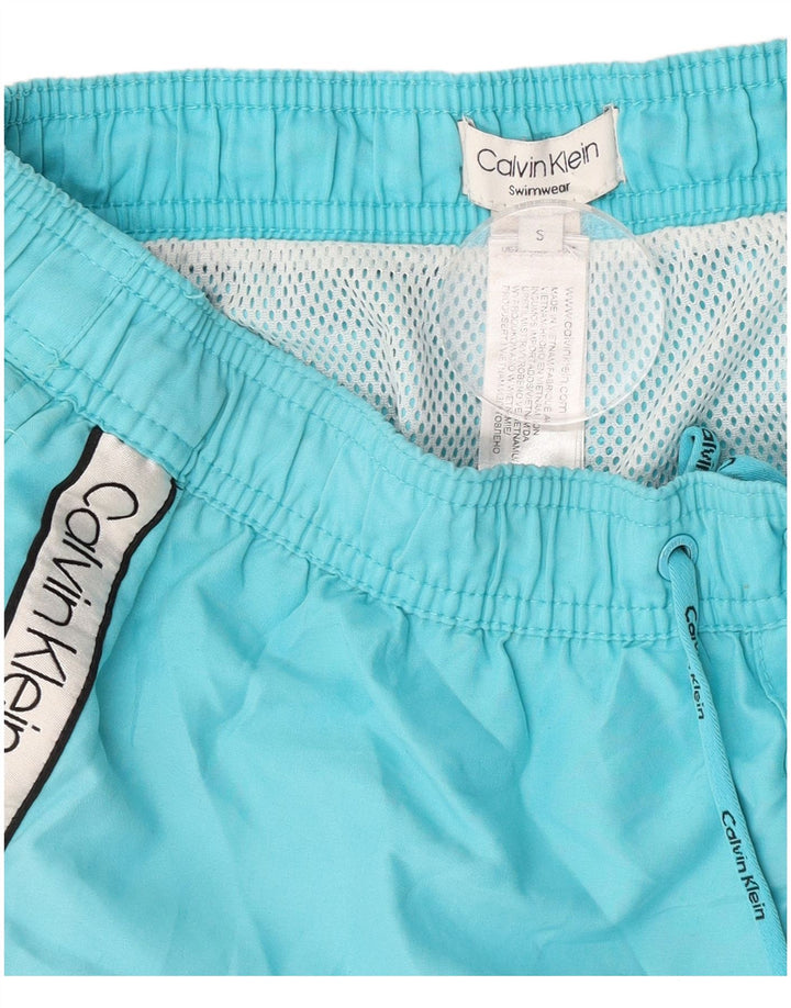 Pantaloncini da bagno grafici da uomo Calvin Klein piccoli in poliestere color block blu