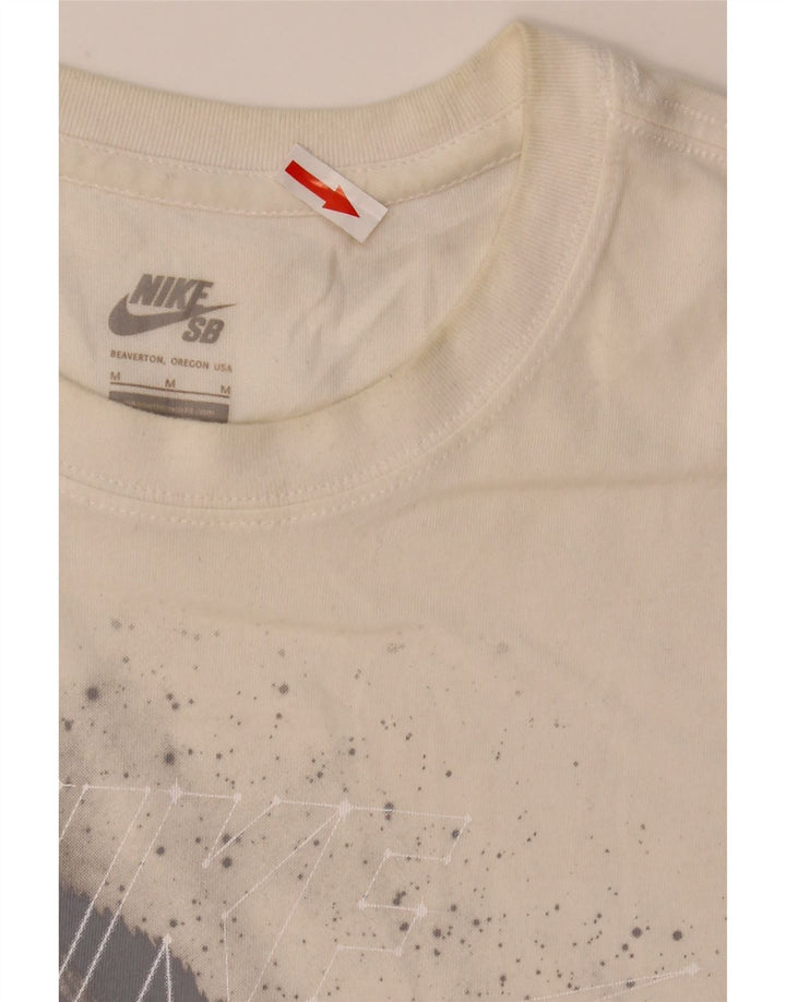 T-shirt grafica Nike Dri Fit da uomo in cotone bianco medio