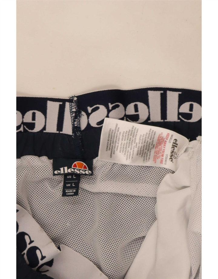 Ellesse Pantaloncini sportivi grafici da uomo di grandi dimensioni in poliestere color block blu navy