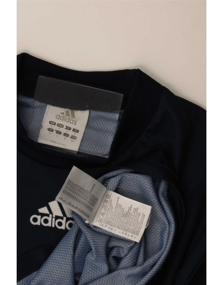 T-shirt grafica da uomo Adidas Top Small in poliestere blu navy