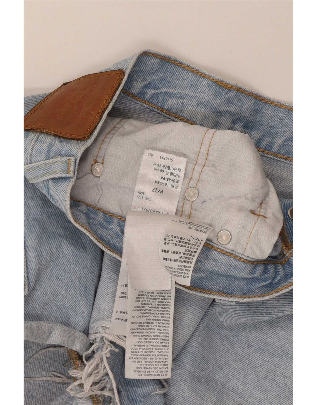 Pantaloncini di jeans invecchiati da donna Levi's piccoli W27 cotone blu