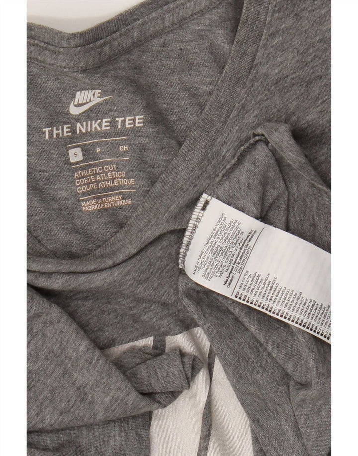 T-shirt grafica Nike da uomo con taglio atletico, piccola, in cotone grigio