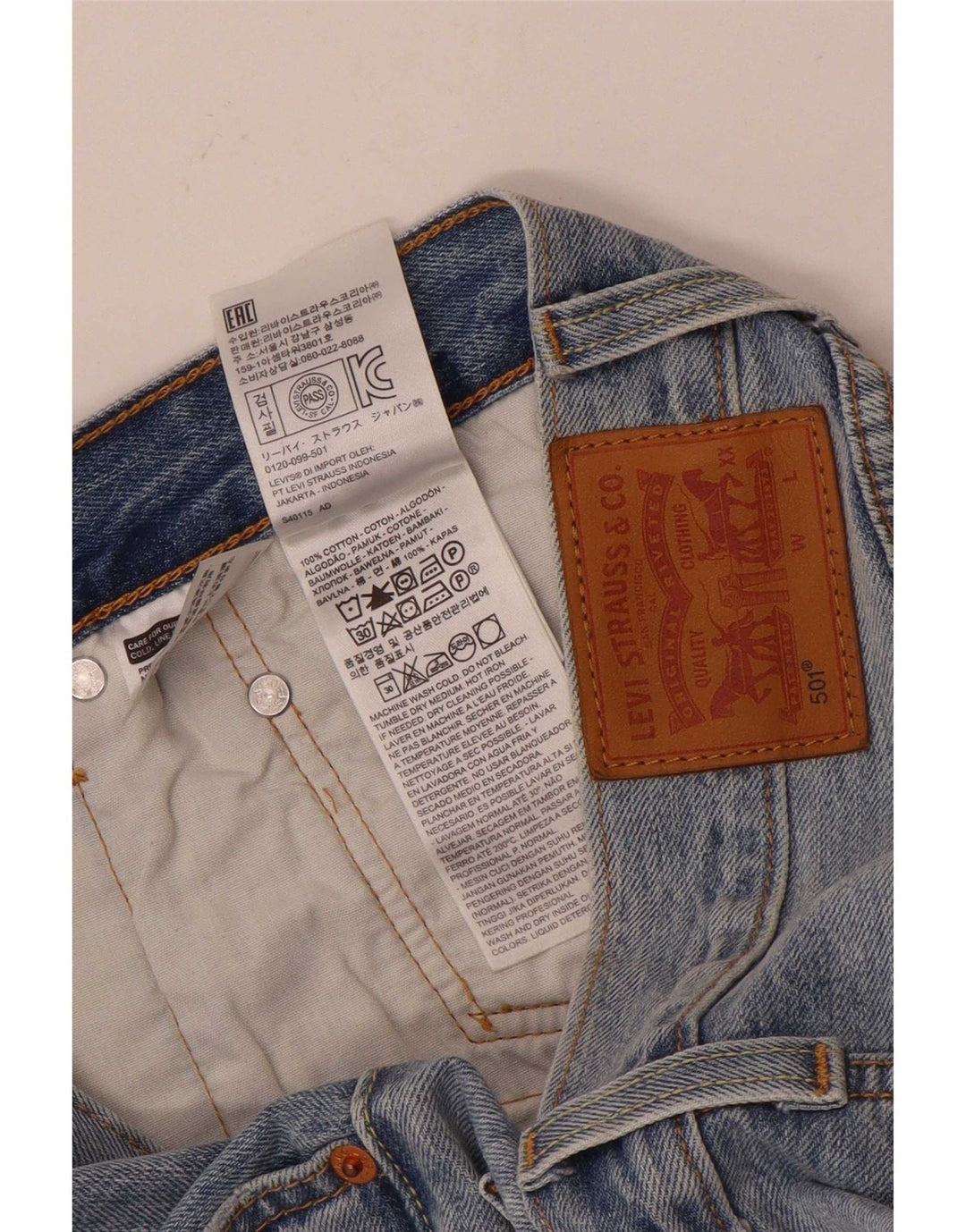 Pantaloncini Levi's da donna 501 in denim invecchiato W31 cotone blu medio