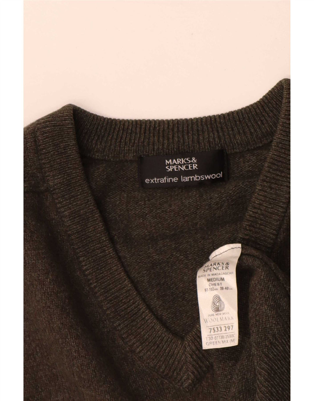 Maglione da uomo con scollo a V Marks & Spencer in lana d'agnello verde medio