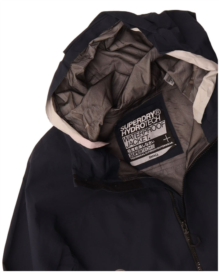 Giacca impermeabile da uomo con cappuccio SUPERDRY UK 36 Small Poliestere blu navy