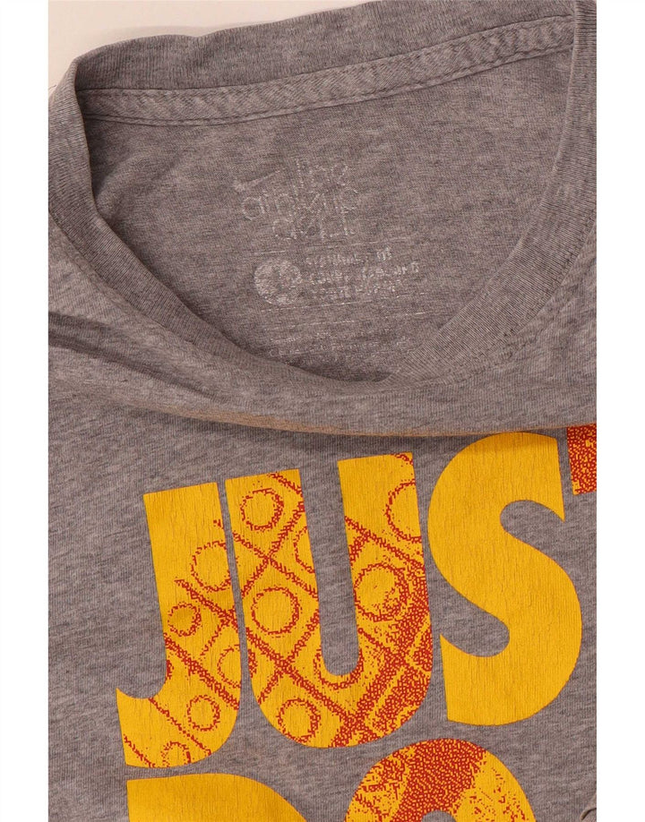 T-shirt grafica Nike da uomo con vestibilità standard, grigio medio