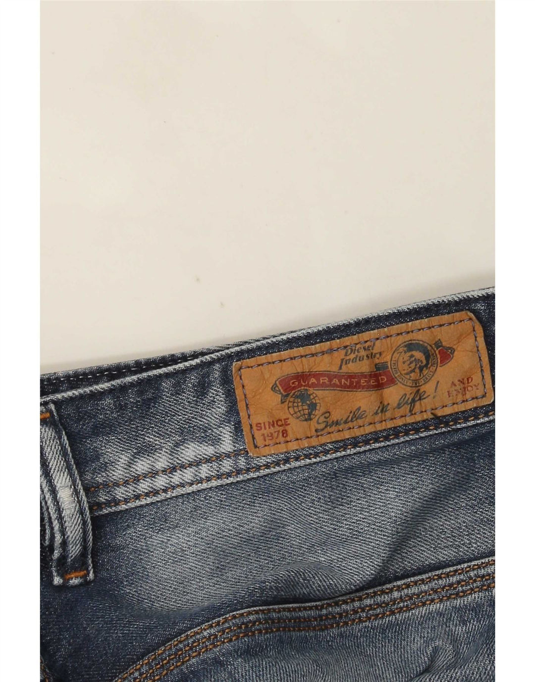 Pantaloncini di jeans invecchiati da uomo Diesel W29 piccoli in cotone blu