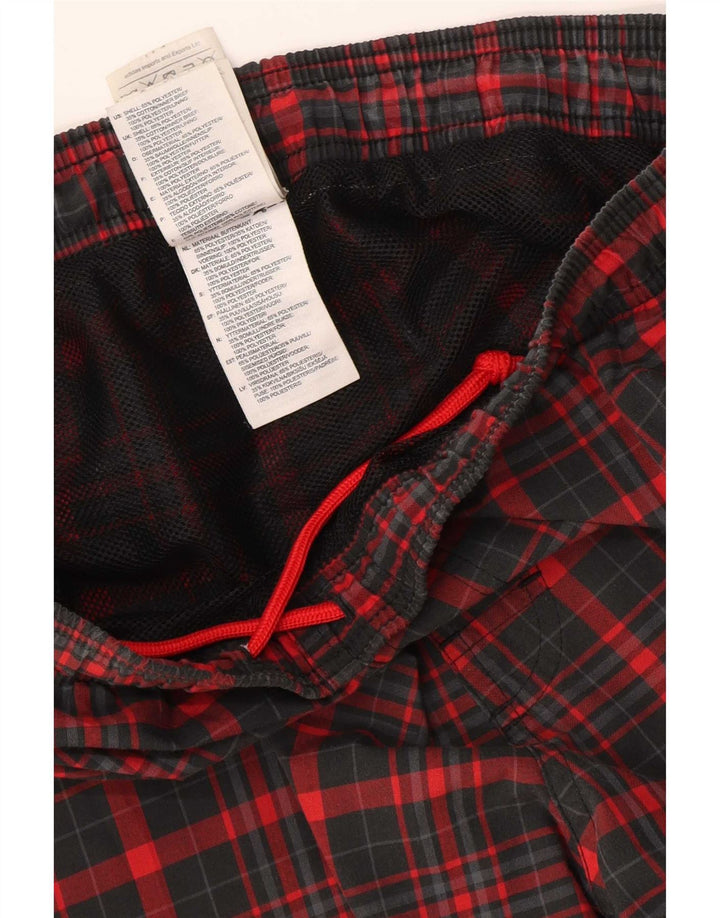Pantaloncini sportivi da uomo Adidas piccoli in poliestere a quadri rossi