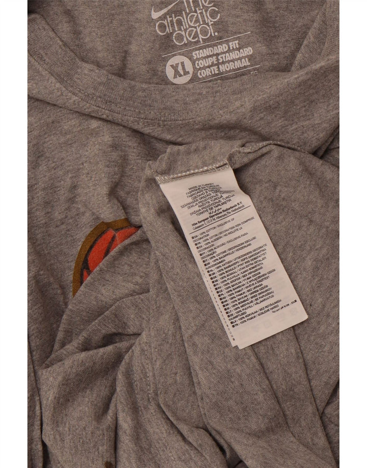 NIKE T-shirt grafica da uomo con vestibilità standard, XL, in cotone grigio
