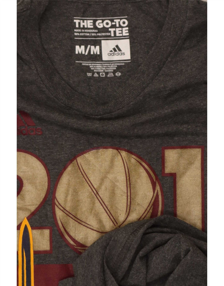 T-shirt grafica regolare da uomo Adidas Top in cotone grigio medio