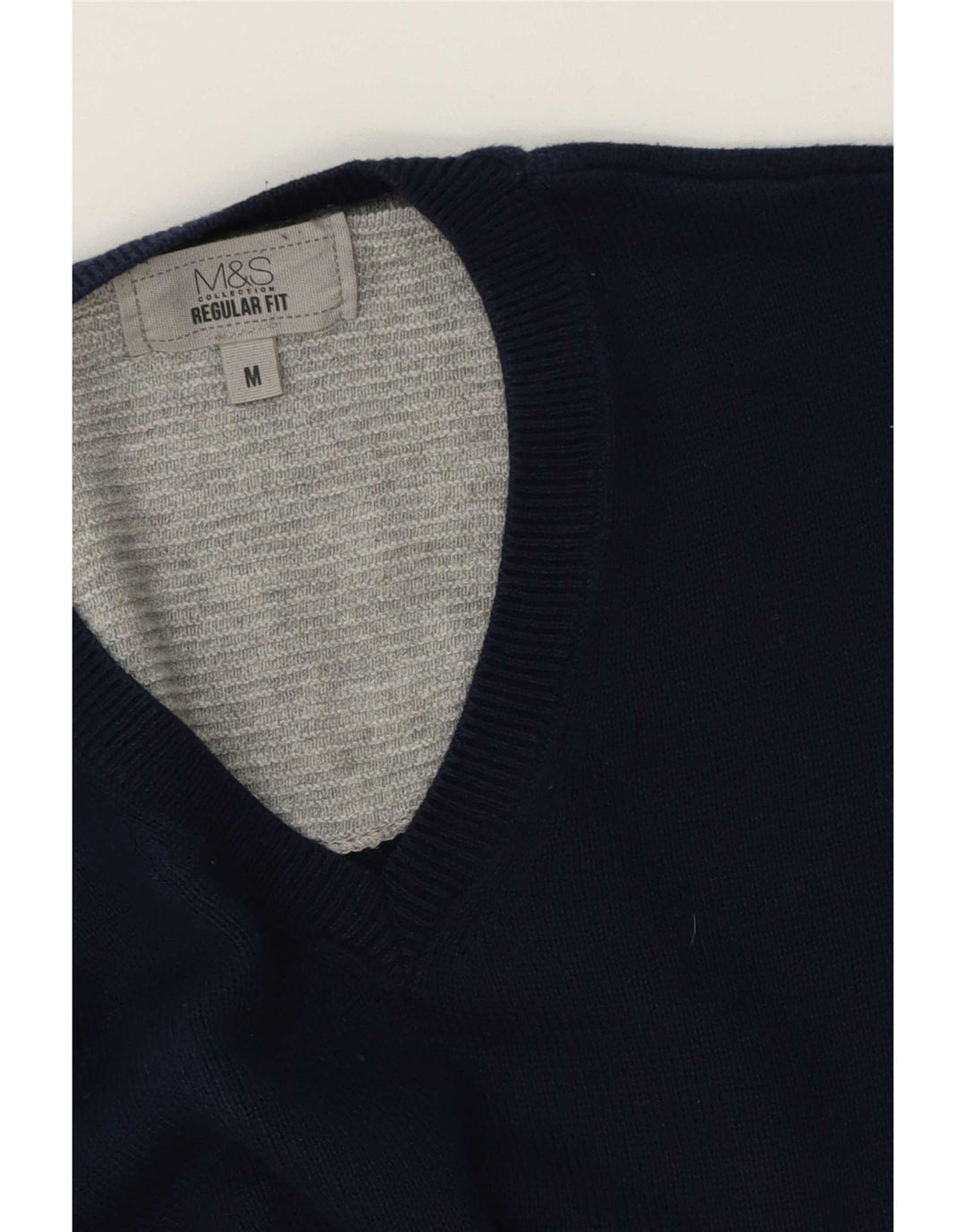 Maglione maglione con scollo a V vestibilità regolare da uomo Marks & Spencer blu navy medio
