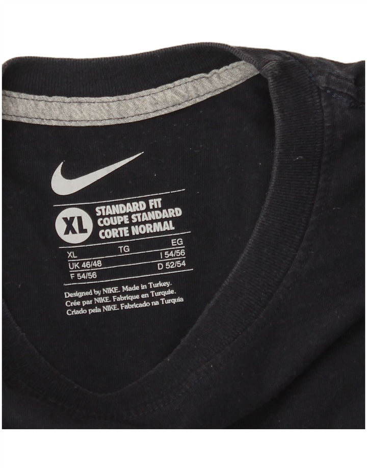 NIKE T-shirt grafica da uomo con vestibilità standard UK 46/48 XL Blu navy