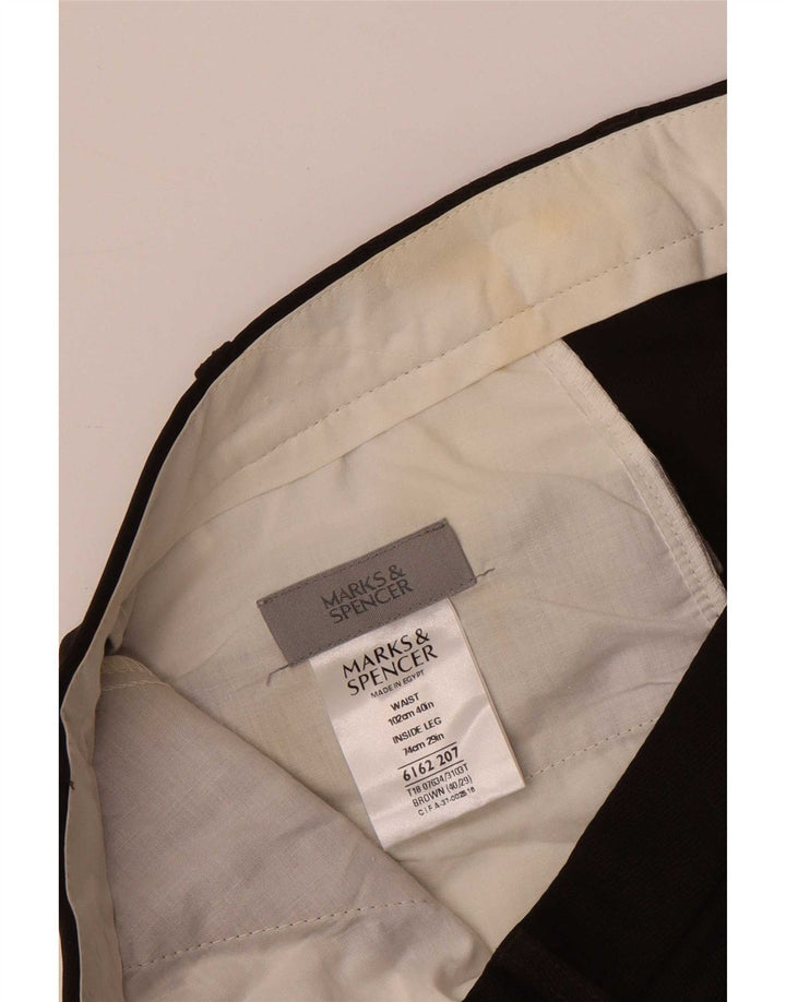 Pantaloni da abito dritti da uomo Marks & Spencer W40 L29 poliestere marrone