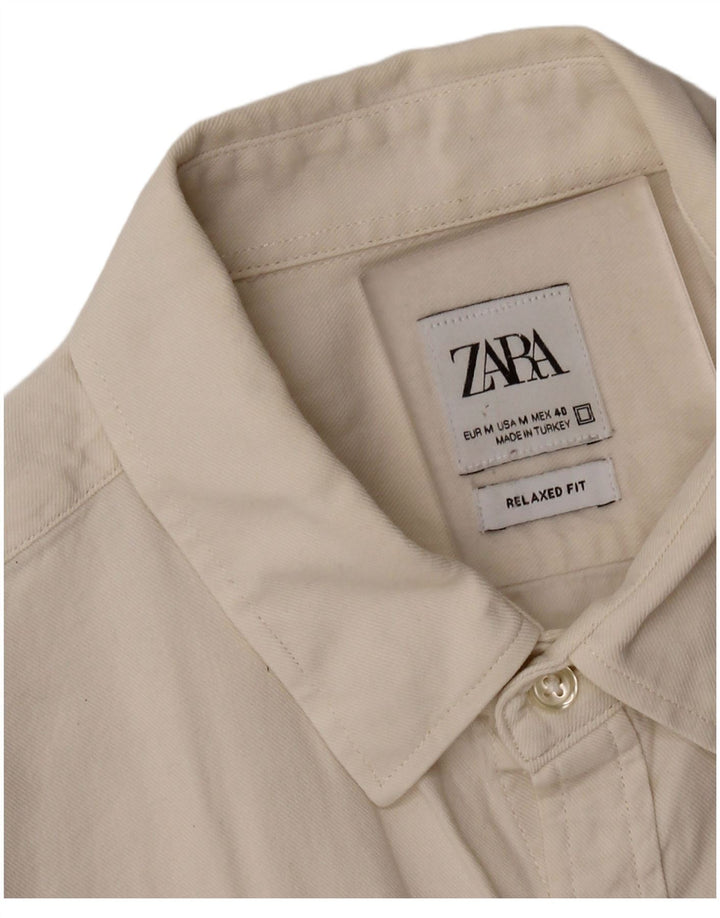 Camicia Zara da uomo dalla vestibilità comoda, colore bianco sporco medio