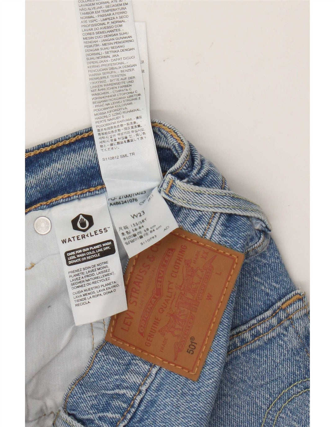 Pantaloncini di jeans effetto invecchiato 501 da donna Levi's W23 2XS cotone blu
