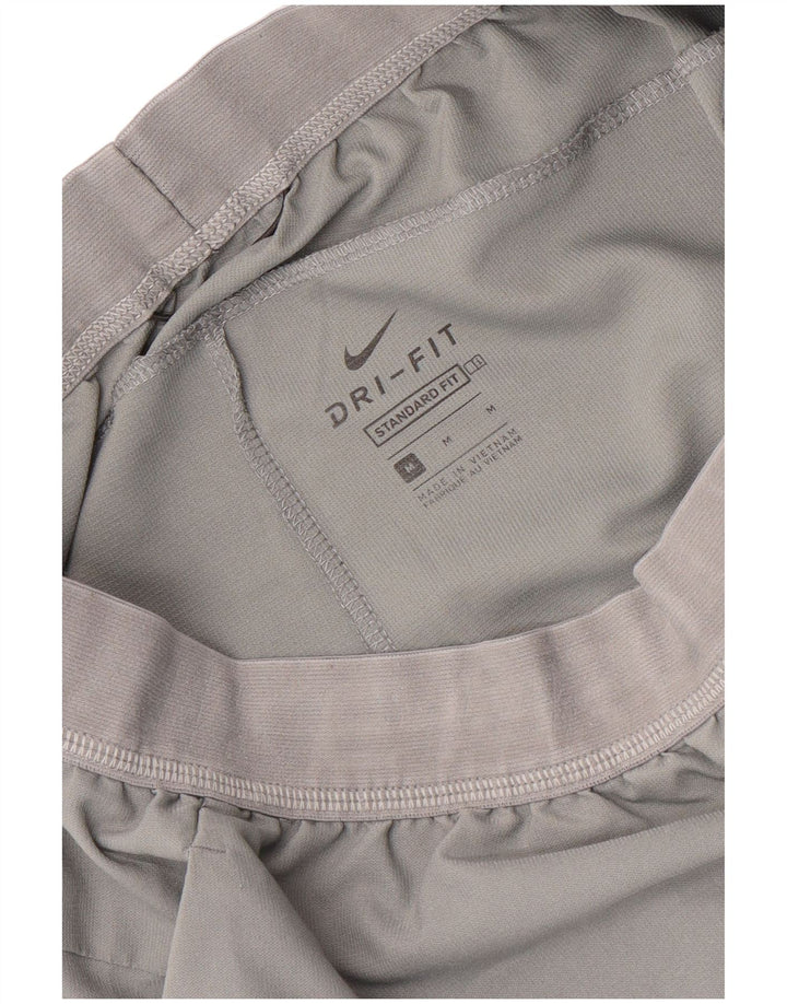 Pantaloncini sportivi Nike Dri Fit Standard Fit da uomo di colore grigio medio