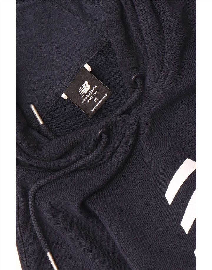 Maglione con cappuccio grafico da uomo New Balance medio blu navy