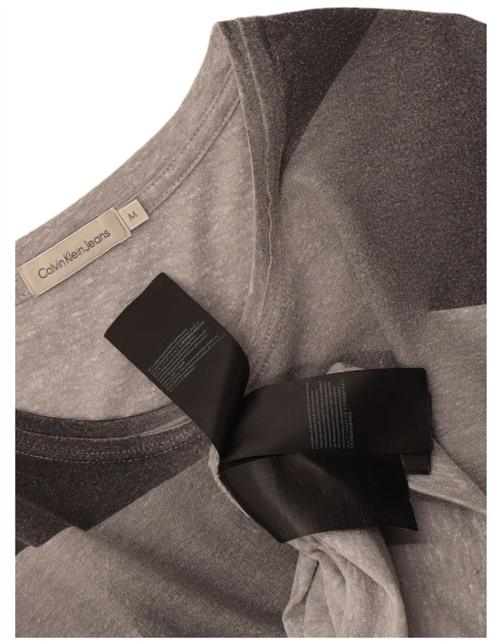Maglietta grafica da donna Calvin Klein Jeans Top grigio medio geometrico