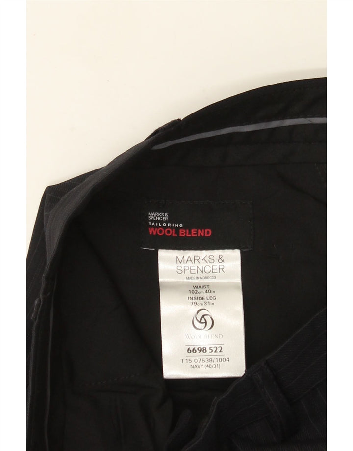 Pantaloni da abito dritti da uomo Marks & Spencer W40 L31 blu navy gessato