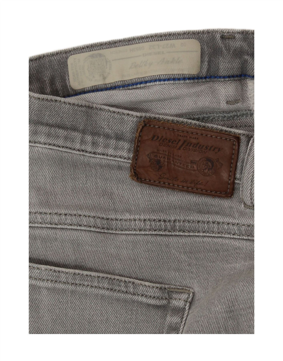 Pantaloncini di jeans invecchiati Belthy da donna Diesel W27 piccoli in cotone grigio