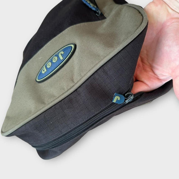 Borsa tattica Jeep con una tracolla